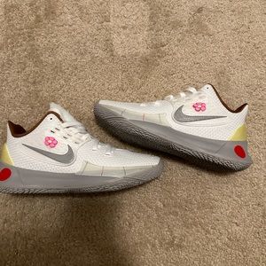 Kyrie 2 low sandy cheeks